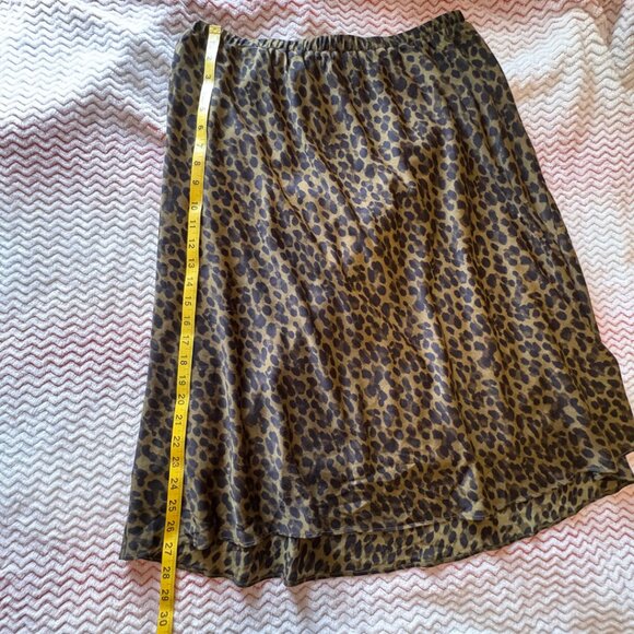 Banana Republic Green Cheetah Print Slip Skirt - Size Large - Picture 3 of 5